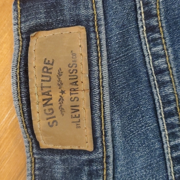 Levi's Womens bootcut jeans. Size 33 Waist. - Picture 6 of 6